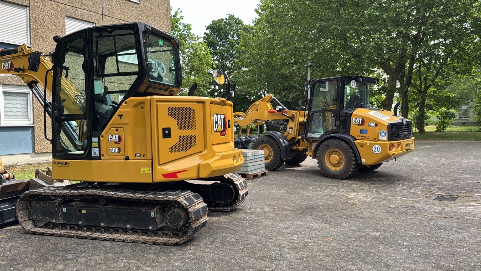 CAT Bagger und CAT Radlader aus dem Mietmaschinenpark