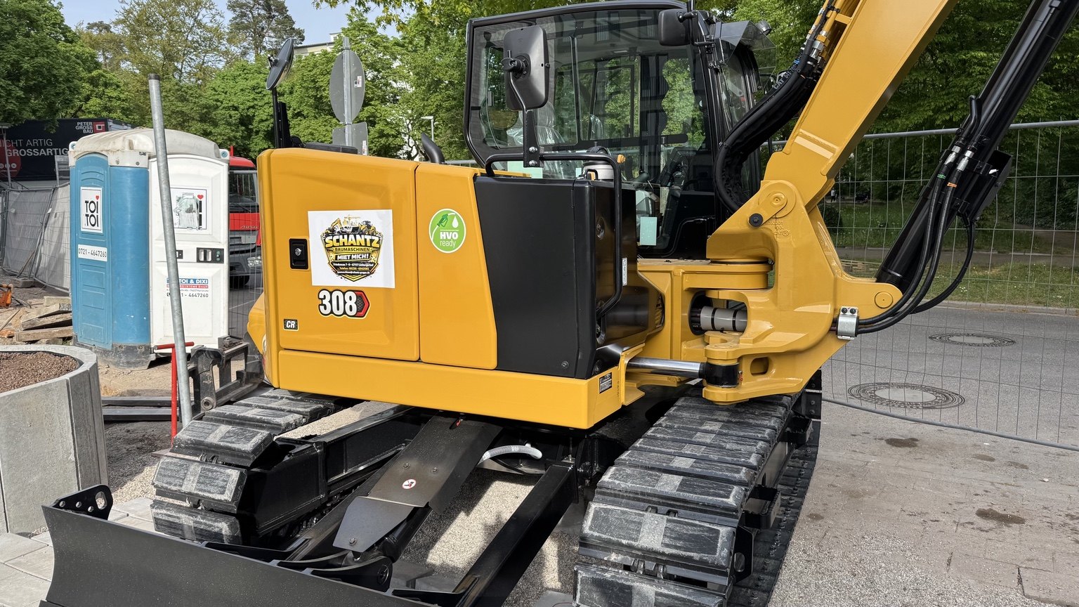 CAT 308 Bagger mit Schantz Maschinenkennzeichnung